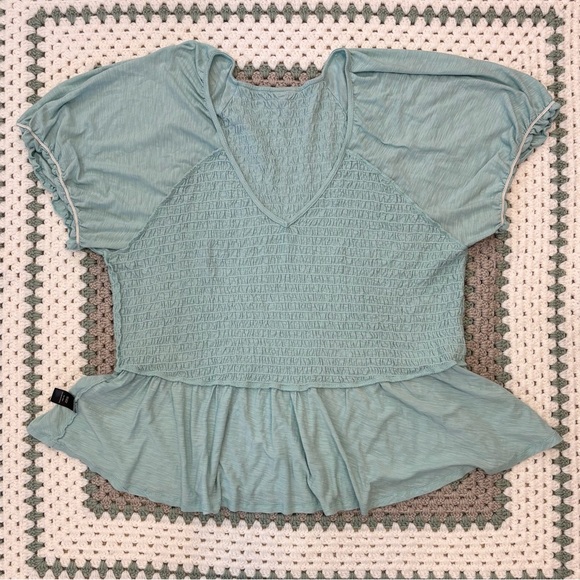 VGUC Torrid Cropped Top Women Sz 4X, Light Teal Shirred Short Sleeve Crop Top - Picture 9 of 14